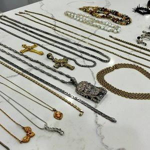 120 PIECE COSTUME JEWELRY LOT